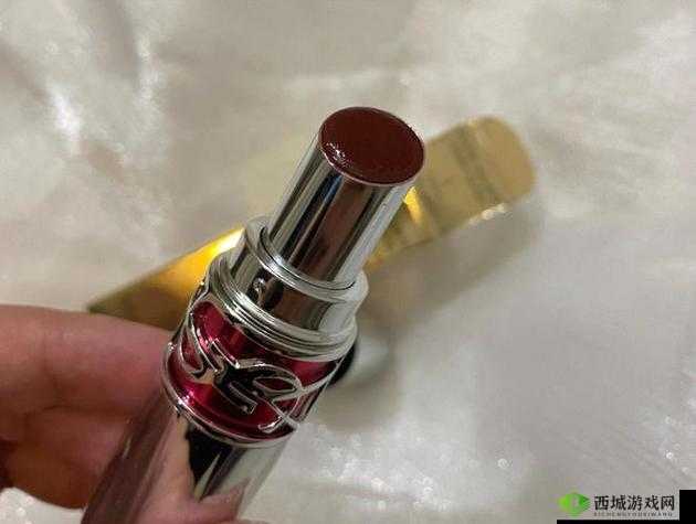 YSL 热门蜜桃色：斩男必备唇色