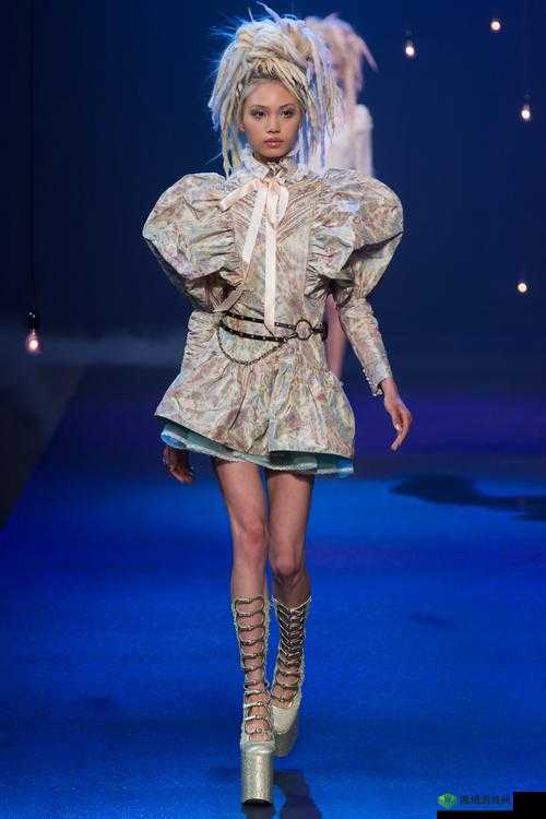 MARC JACOBS 时尚大牌引领潮流
