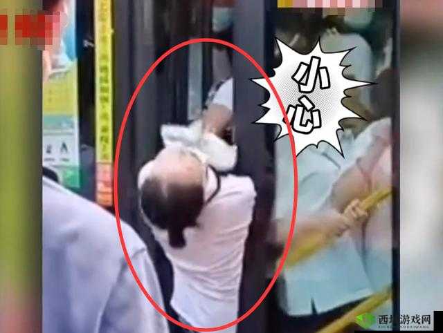 公车上被猛烈进出:车门都要关不上了