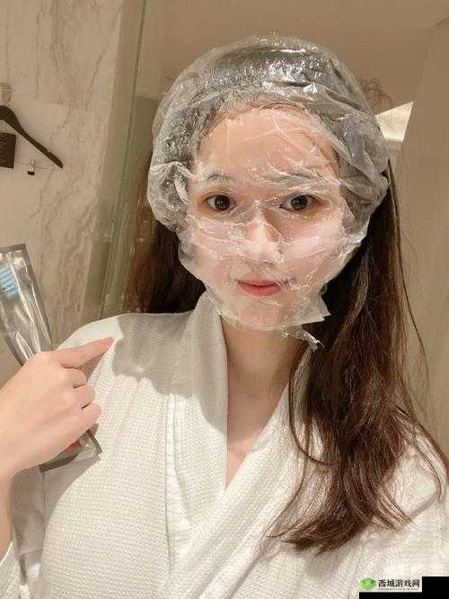 一面亲着一面膜胸口一面膜下部位:独特情境展现