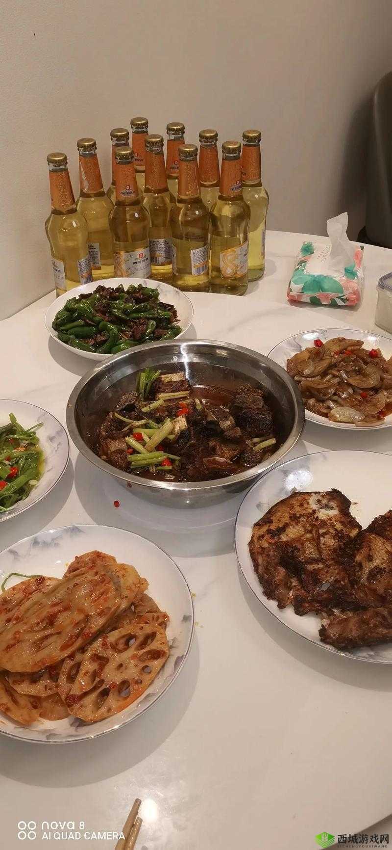 坐着吃饭还连在一起：这是什么情况