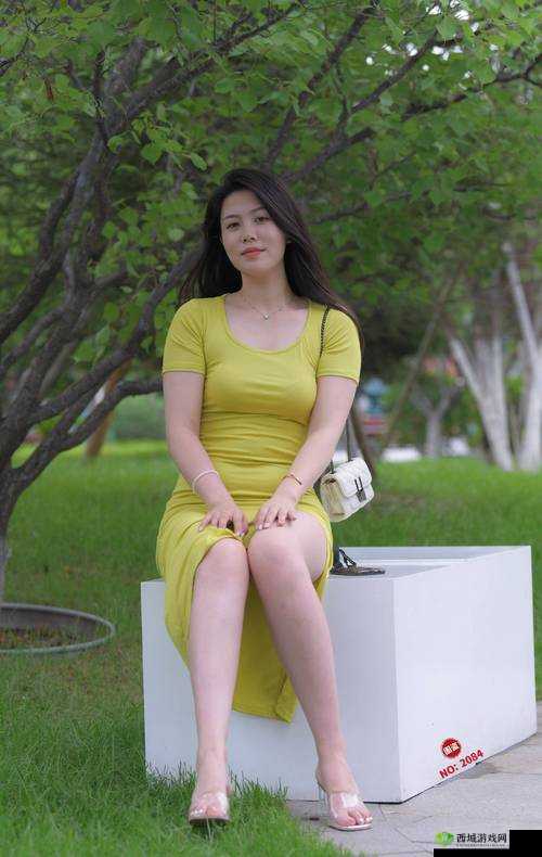 国模小莉大胆自拍:展现自我的美丽与自信
