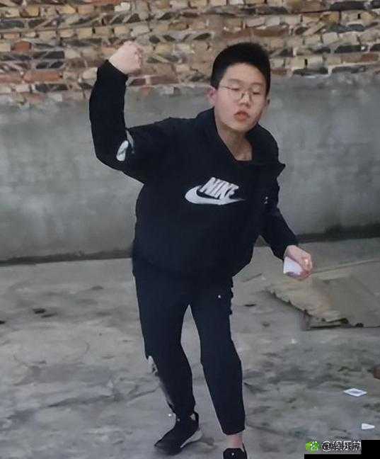14 岁学生∶让打扑克免费,是我迈腿的理由