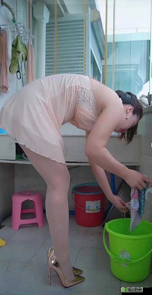 美女干逼啊啊啊:如此性感的画面,你能顶住吗?