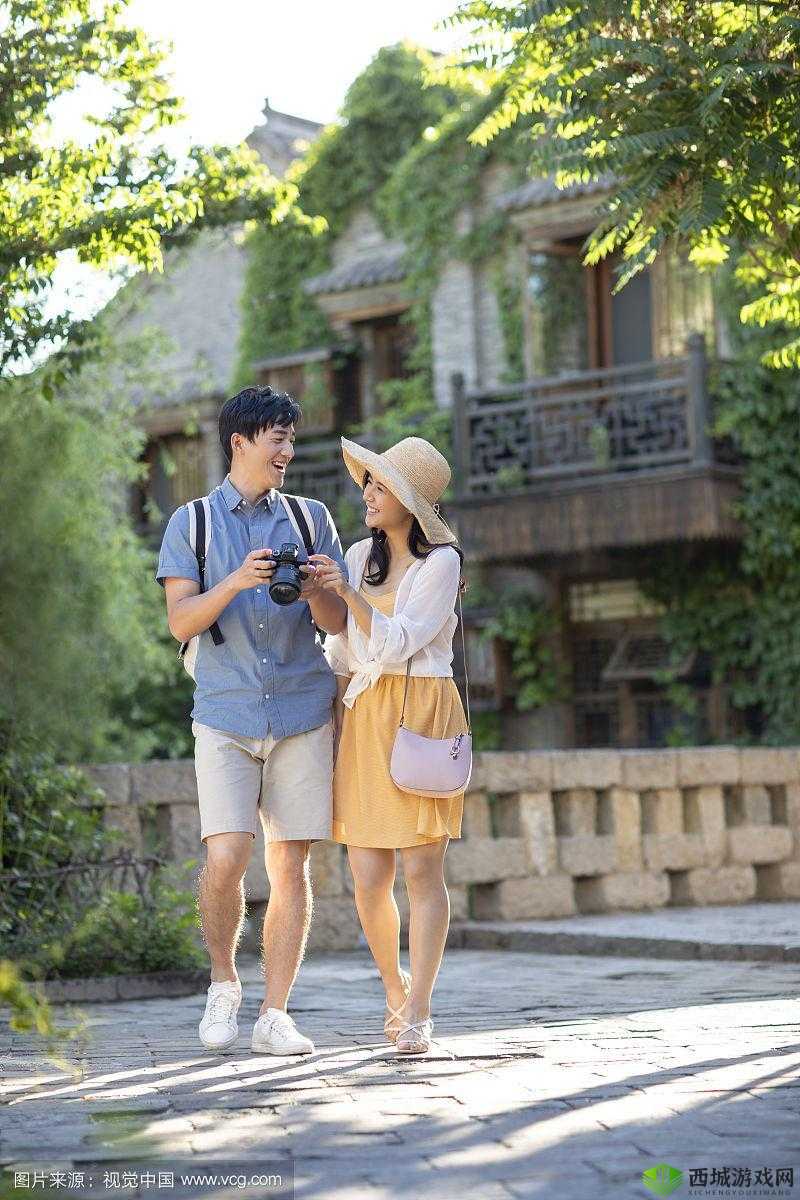 和朋友夫妻旅游互动:共享欢乐时光留下美好回忆